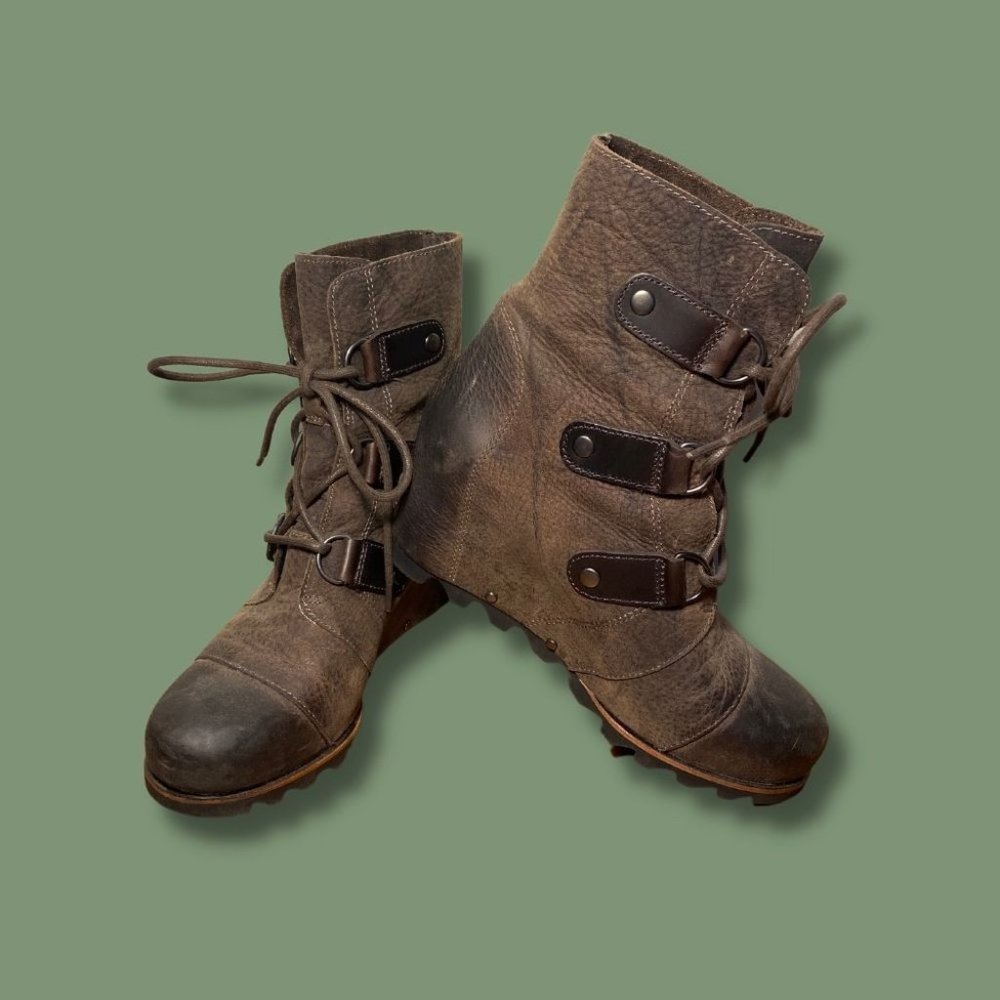 Brown Sorel Joan of Arctic Wedge Boots!